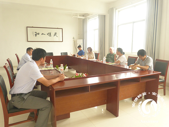 以色列海澤拉Yossi總經(jīng)理蒞臨安信西瓜苗種植基地參觀